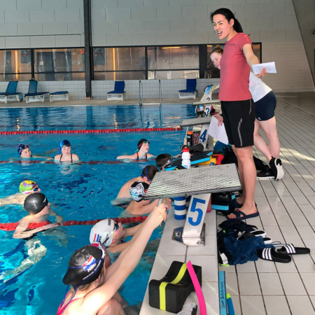 Club clinic - Wendan geeft uitleg over de zwemoefeningen